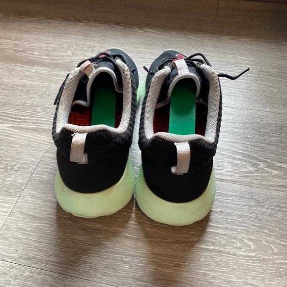 Nike Roshe One FB Yeezy - Picture 3 of 5